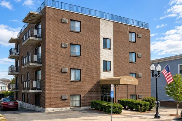 589 BROADWAY 4