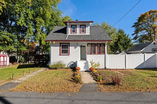 23 FAIRVIEW AVE
