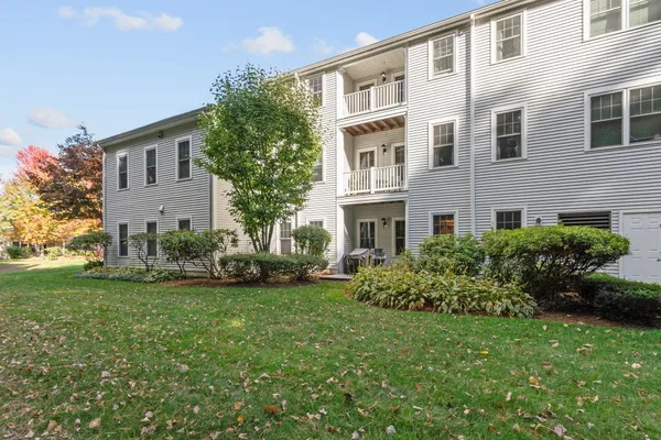 27 HARTLAND WAY 106