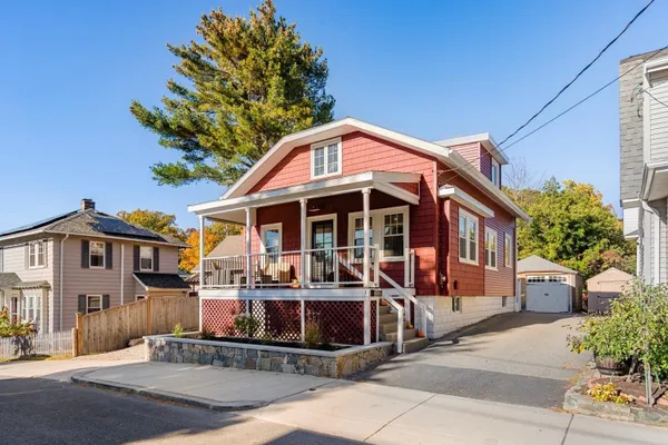 3 LILLY ST