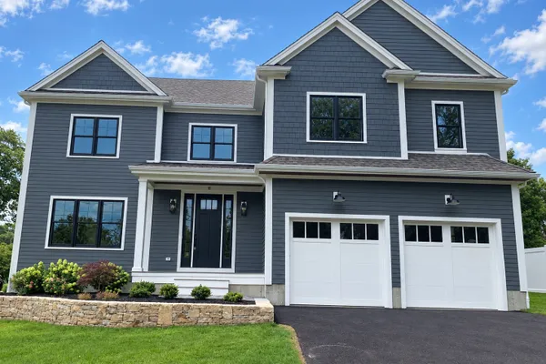 18 AVON CIR