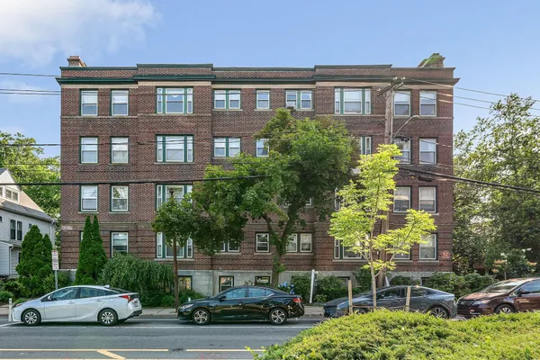 52 GARDEN ST B2