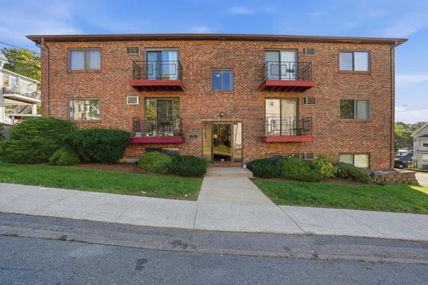 145 HARRIS ST 4