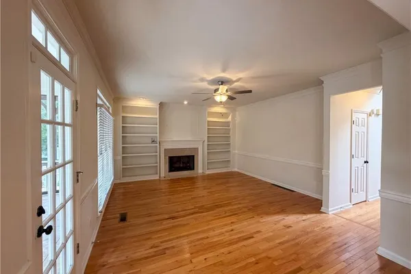 1900 MILFIELD CIR