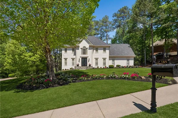 185 CHICKERING LAKE DR