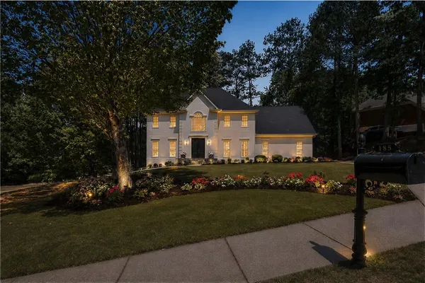 185 CHICKERING LAKE DR