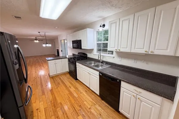 1800 IVY STONE CT