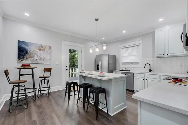 1091 REGENT ST