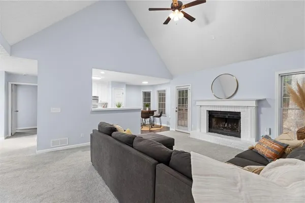 106 HEARTHSTONE DR