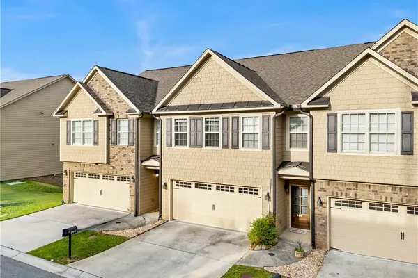260 JACKSON PL 17