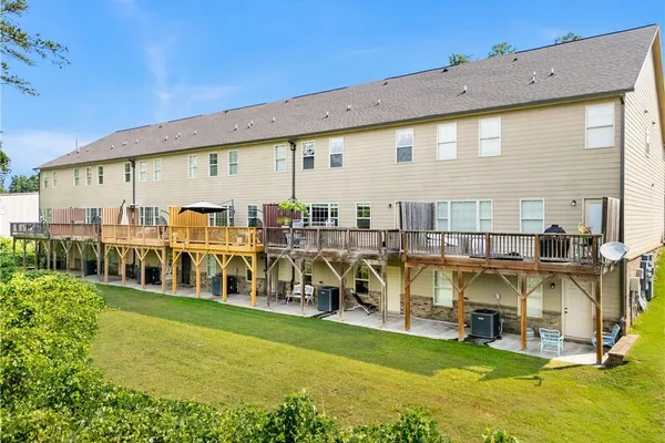 260 JACKSON PL 17