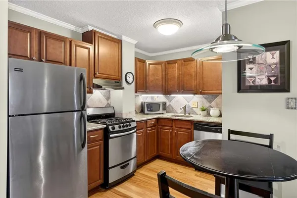 2285 PEACHTREE RD 1106