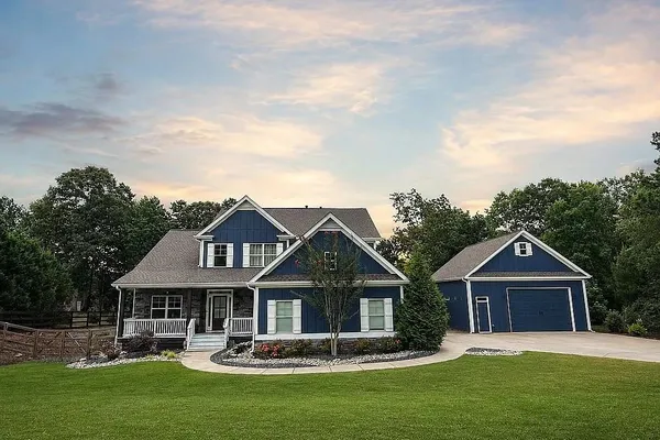 532 BLACK HORSE CIR