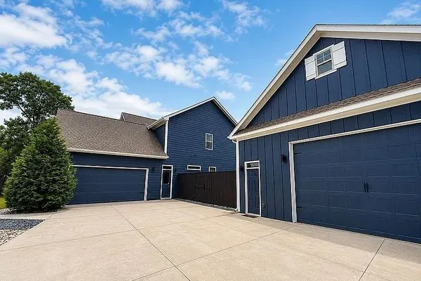 532 BLACK HORSE CIR