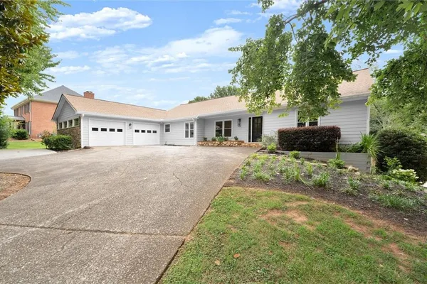 560 SADDLE CREEK CIR
