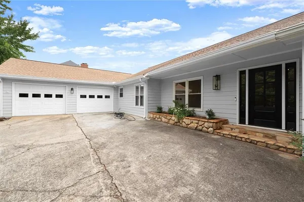 560 SADDLE CREEK CIR