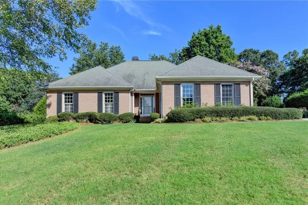 611 IRIS LN