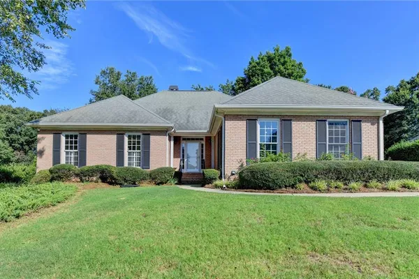 611 IRIS LN