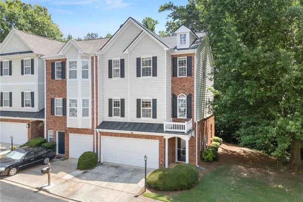 446 SANDTRAP LN