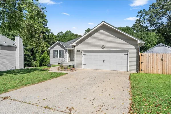 104 LEGEND CREEK DR