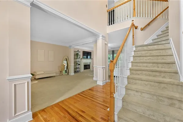 230 RIDGE BLUFF LN
