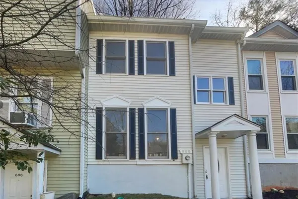 688 STRATFORD GRN