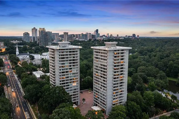 2575 PEACHTREE RD 12D