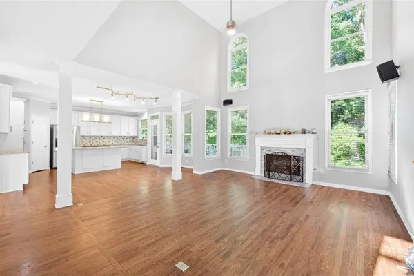 1524 LAKE HEIGHTS CIR