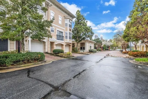 375 HIGHLAND AVE 1002