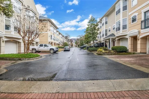 375 HIGHLAND AVE 1002