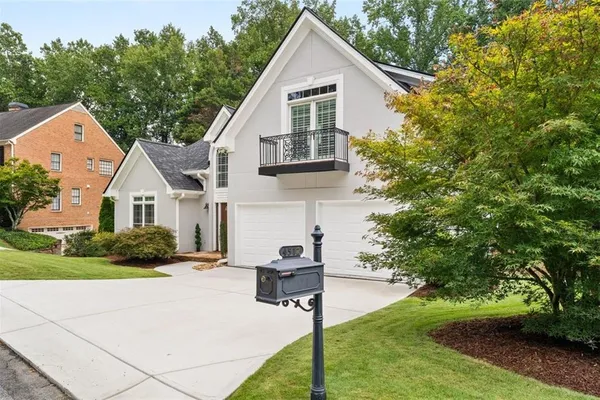 4512 WOODHAVEN