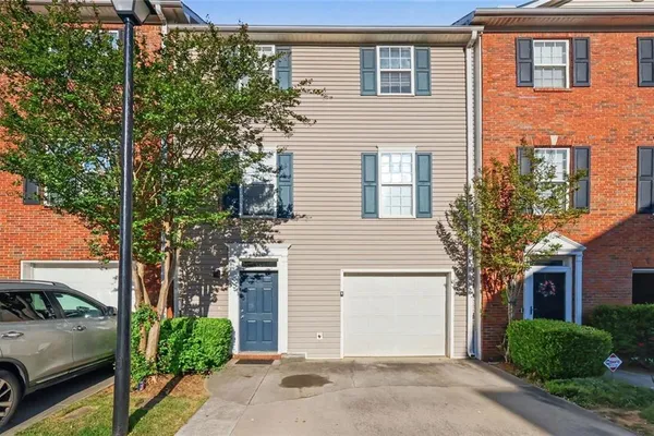2402 BEAVER FLS