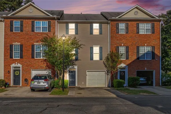 2402 BEAVER FLS