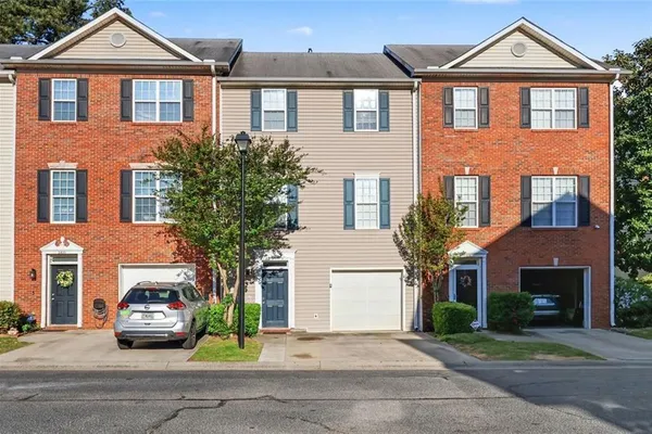 2402 BEAVER FLS