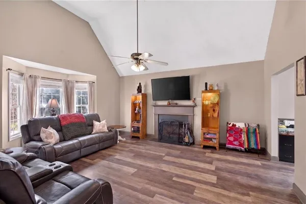 186 MAJESTY DR