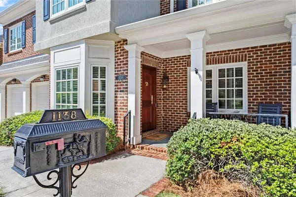 1138 FAIRWAY GDNS