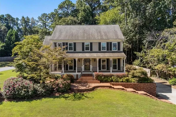 147 LAKESIDE DR