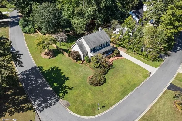 147 LAKESIDE DR