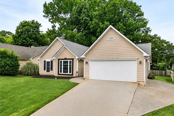 255 PARIS DR