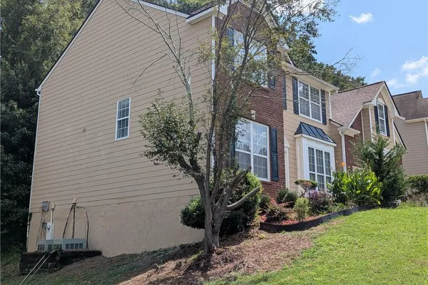 2306 HOLDEN WAY