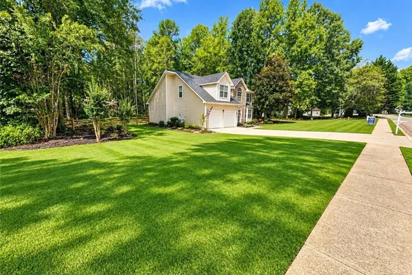 60 ABERDEEN CT