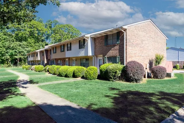 501 CARLTON RD 2E