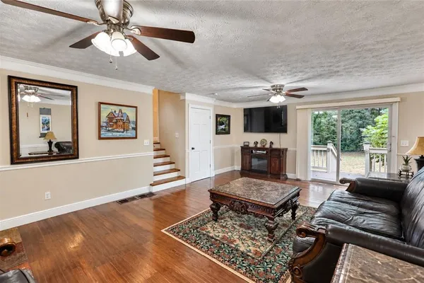 1042 DUKE DR