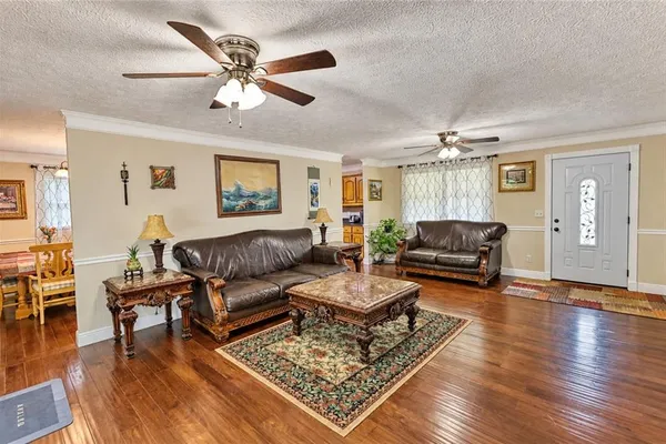 1042 DUKE DR