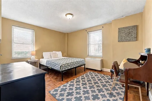 300 PEACHTREE ST 20O