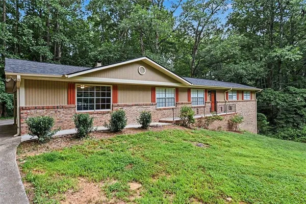 2216 CHESTNUT LOG DR