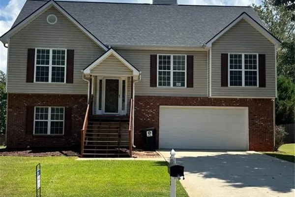 1338 VINE CIR