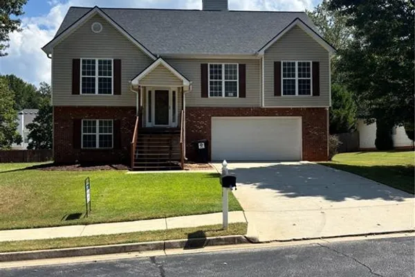 1338 VINE CIR