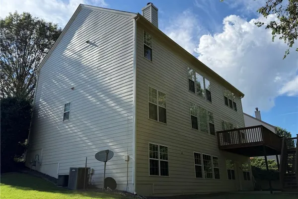 555 MIDHURST PL