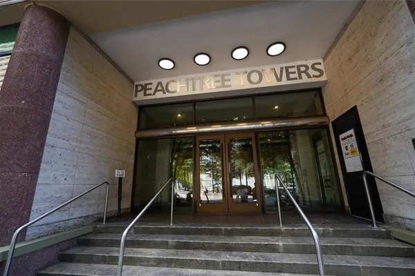 300 PEACHTREE ST 9D